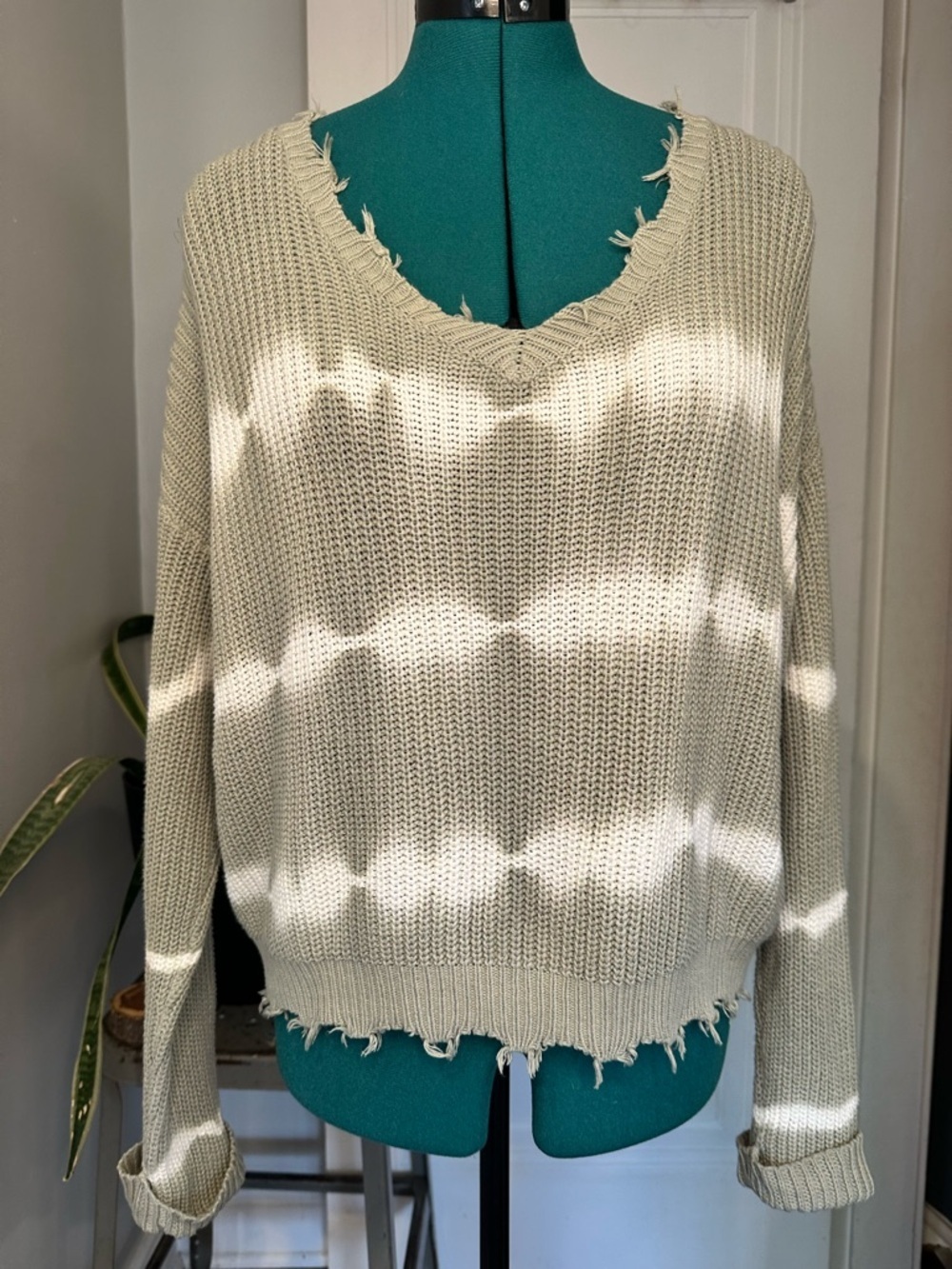 Jessica Simpson Women’s sage green distressed 100% cotton sweater size medium